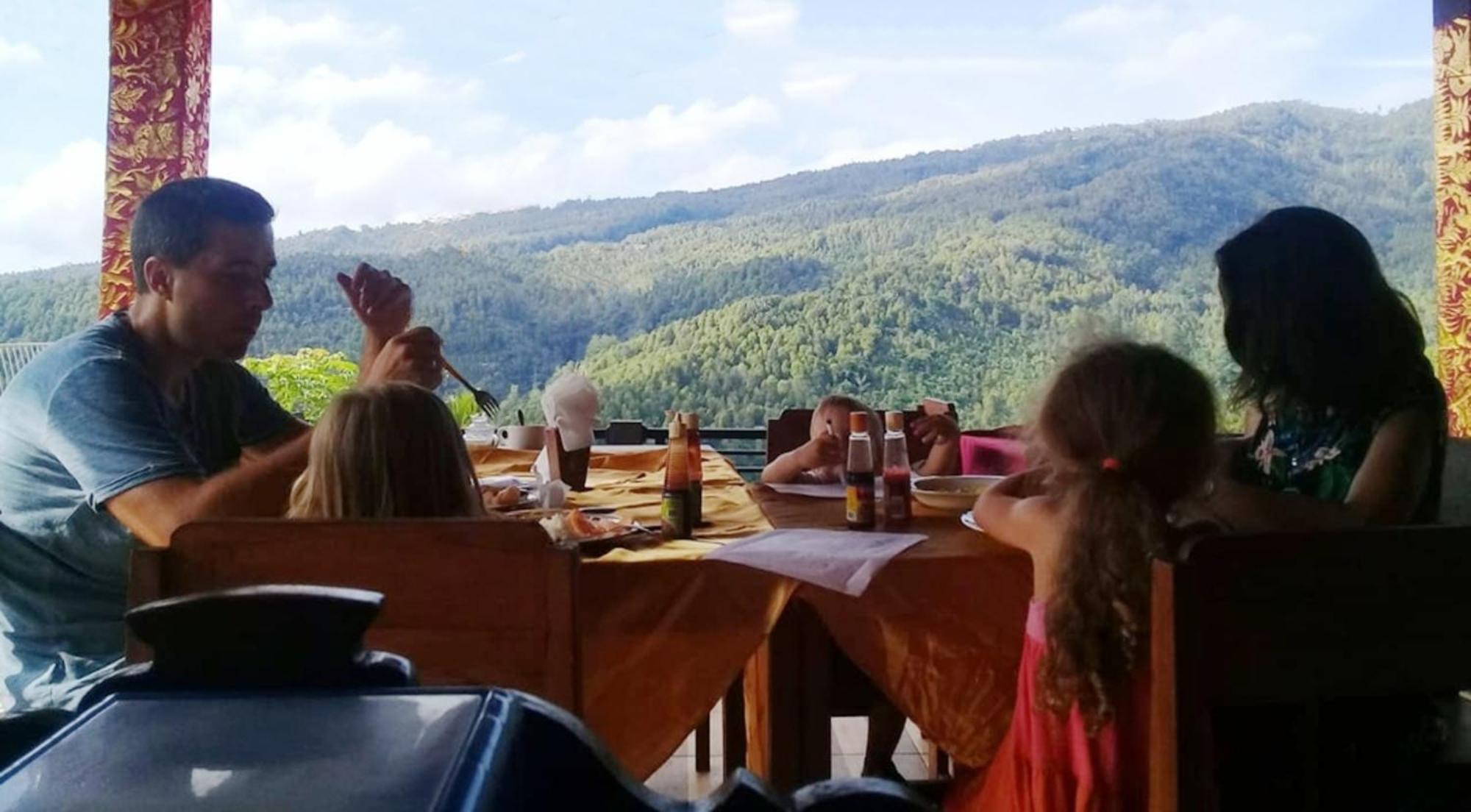 Aris Homestay And Warung Made Munduk Exteriér fotografie